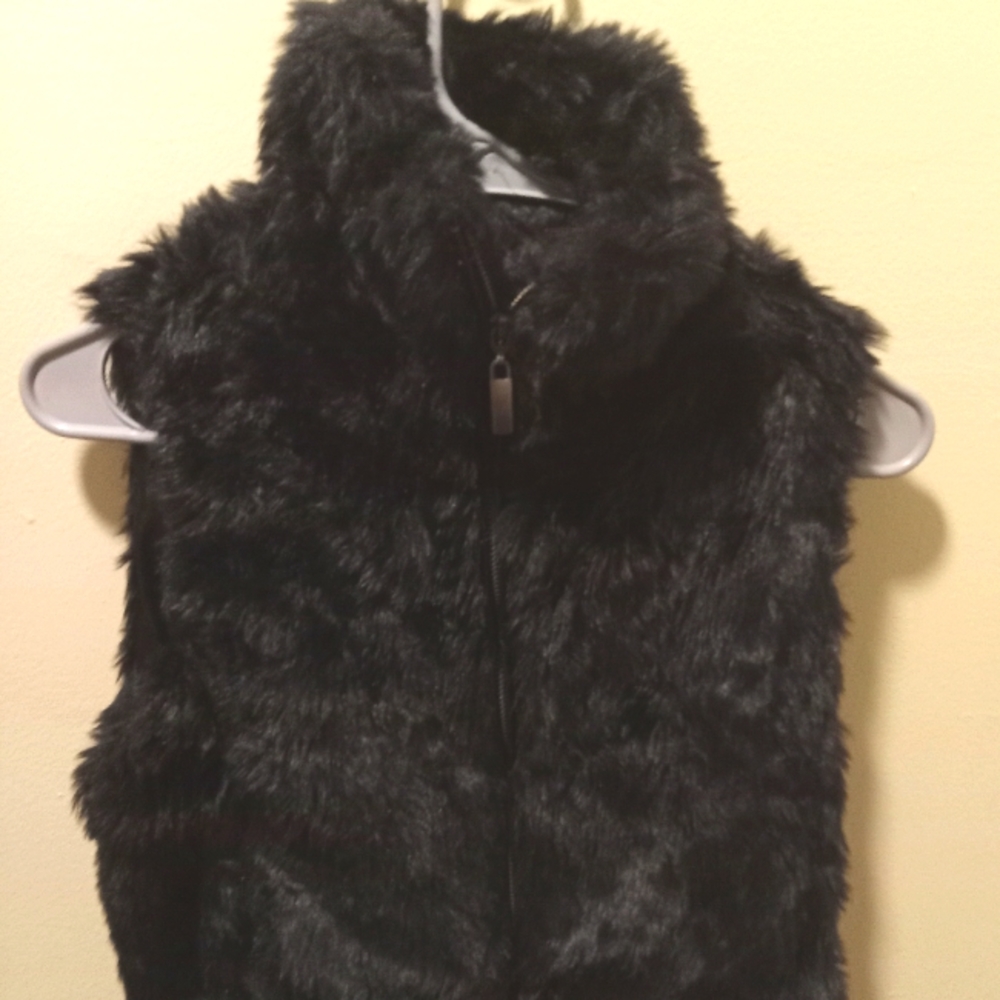 Black vest flux fur